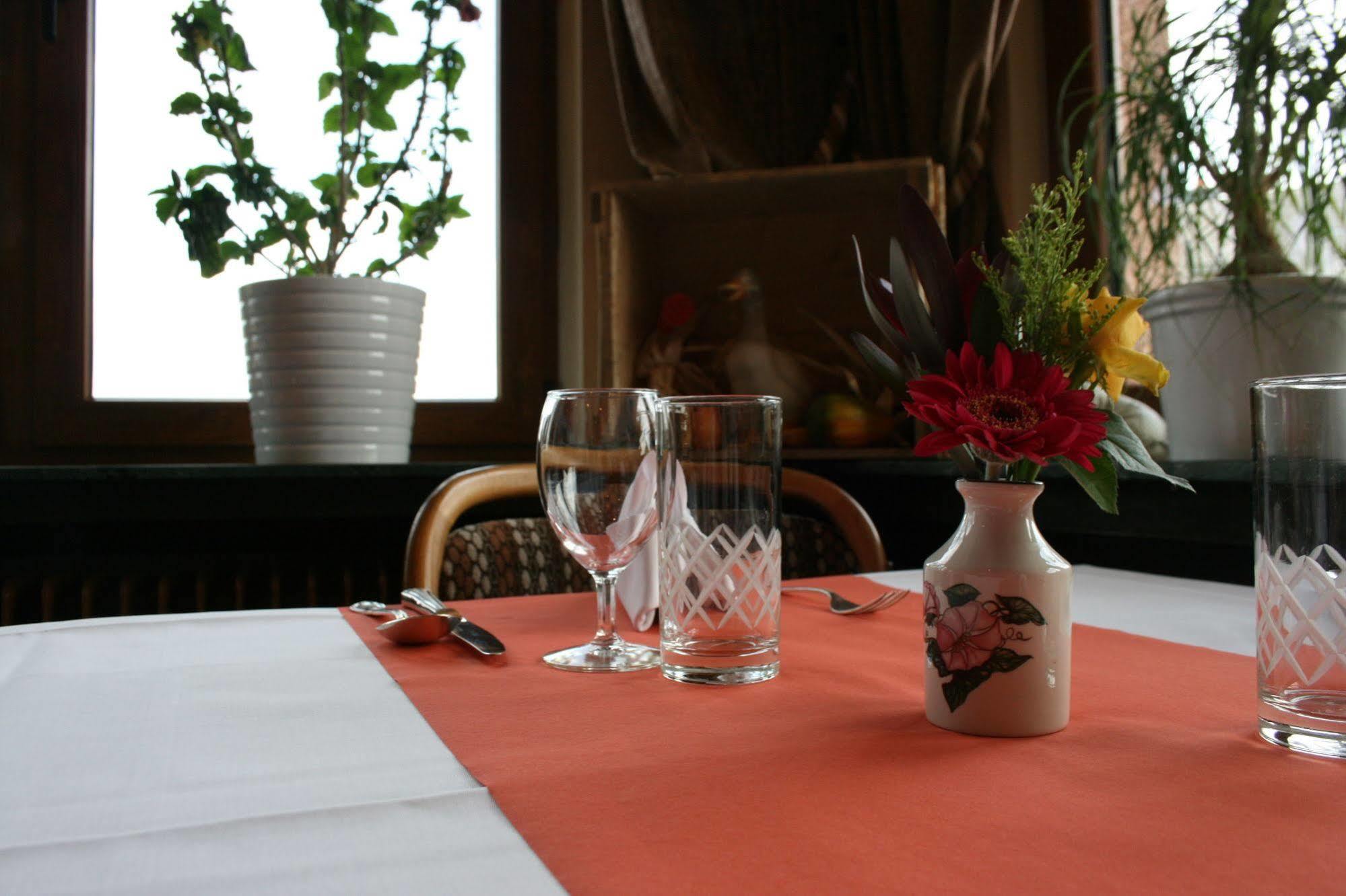 Hotel Restaurant Braas Esch-sur-Sure Bagian luar foto